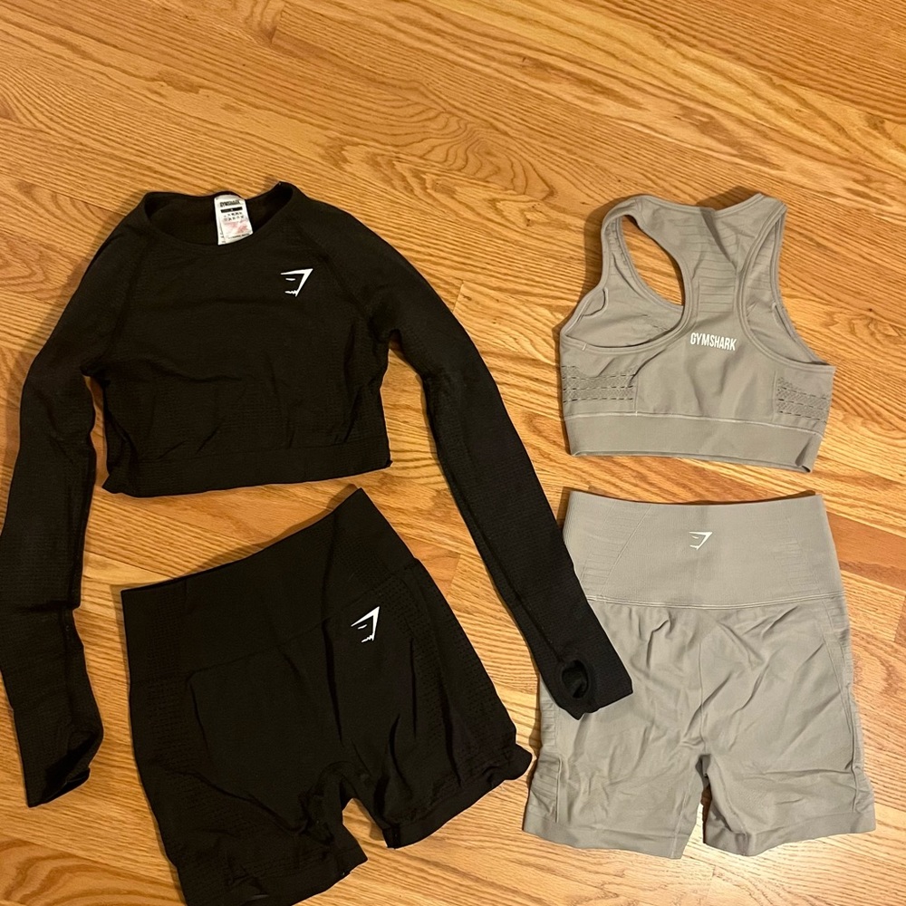 LOT OF TWO GYMSHARK SETS / Black and Gray Gymshark Activewear Set SMALL